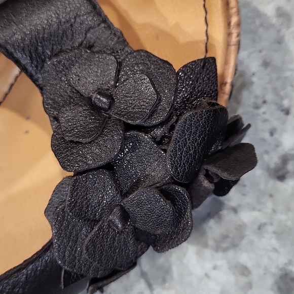 b.o.c. Wedge Sandals - Picture 2 of 5